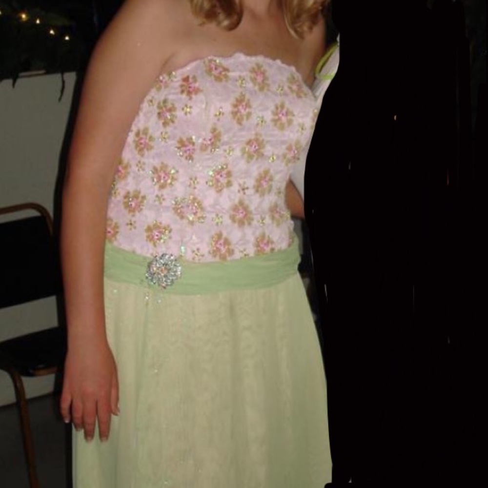 Prom dress with detachable skirt